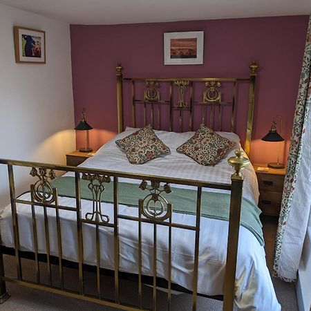 Cowpers Oak Bed & Breakfast Olney Room photo
