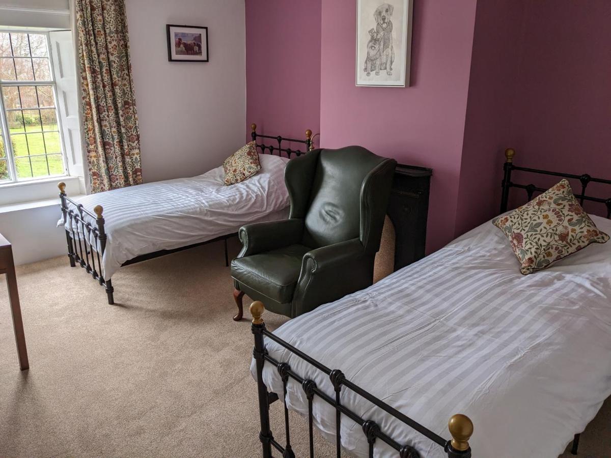 Cowpers Oak Bed & Breakfast Olney Room photo