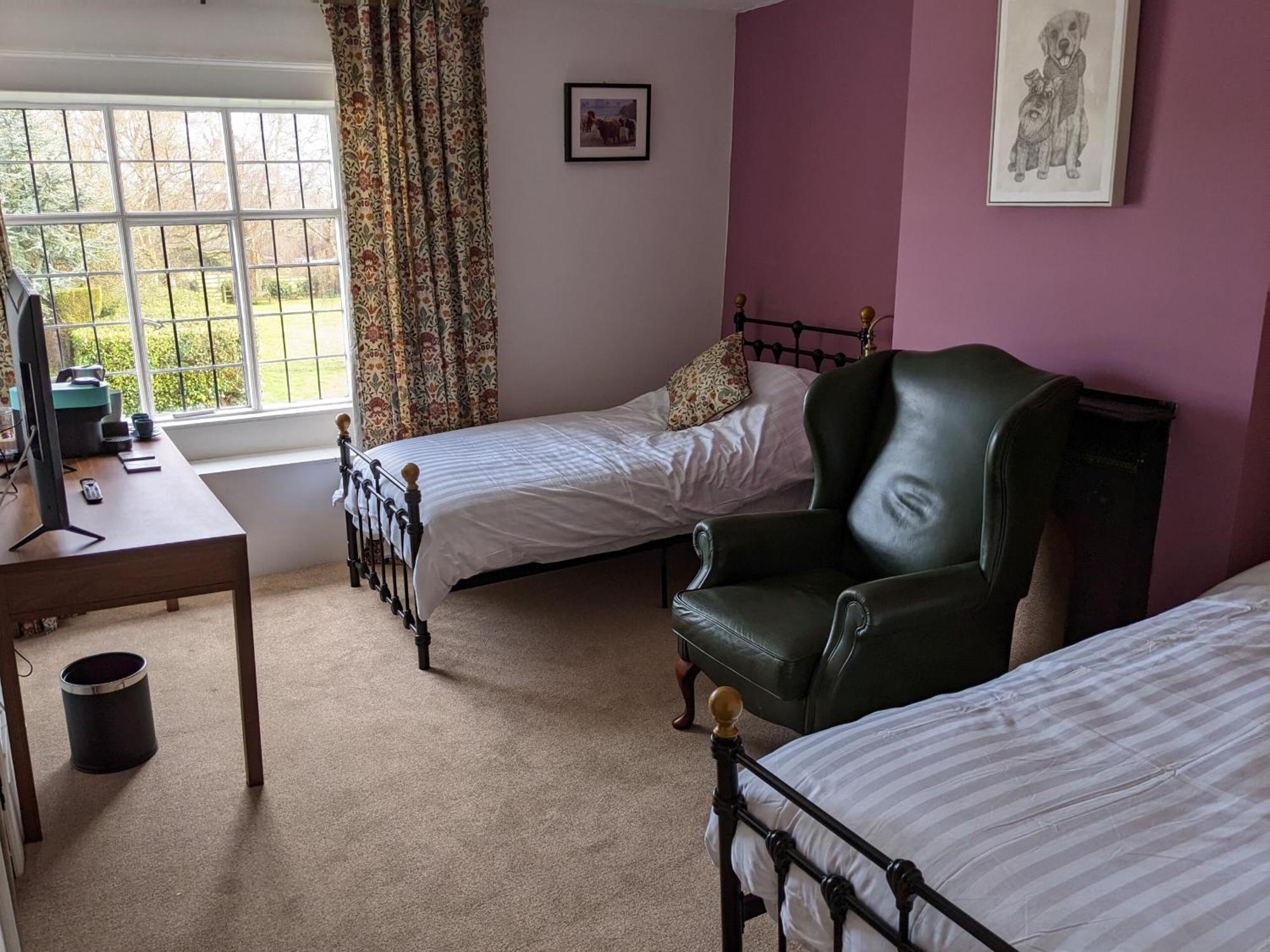Cowpers Oak Bed & Breakfast Olney Room photo